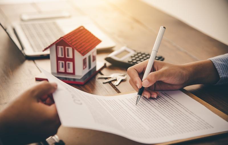 A client signing home financing papers