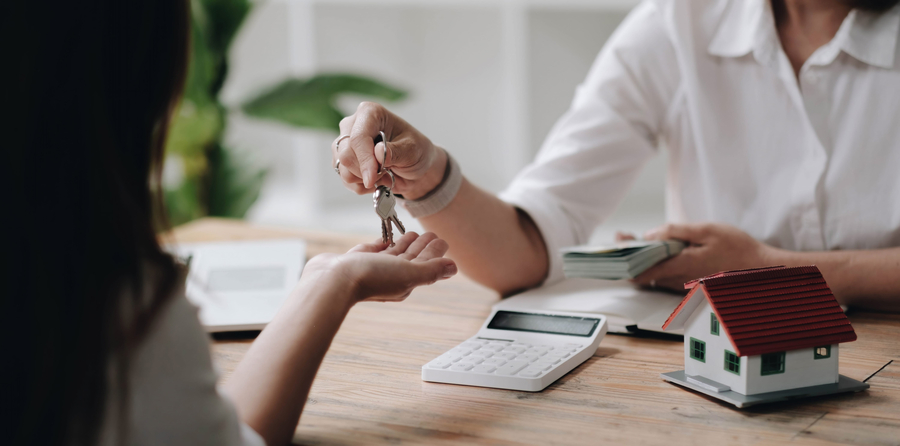 mortgage lender with client